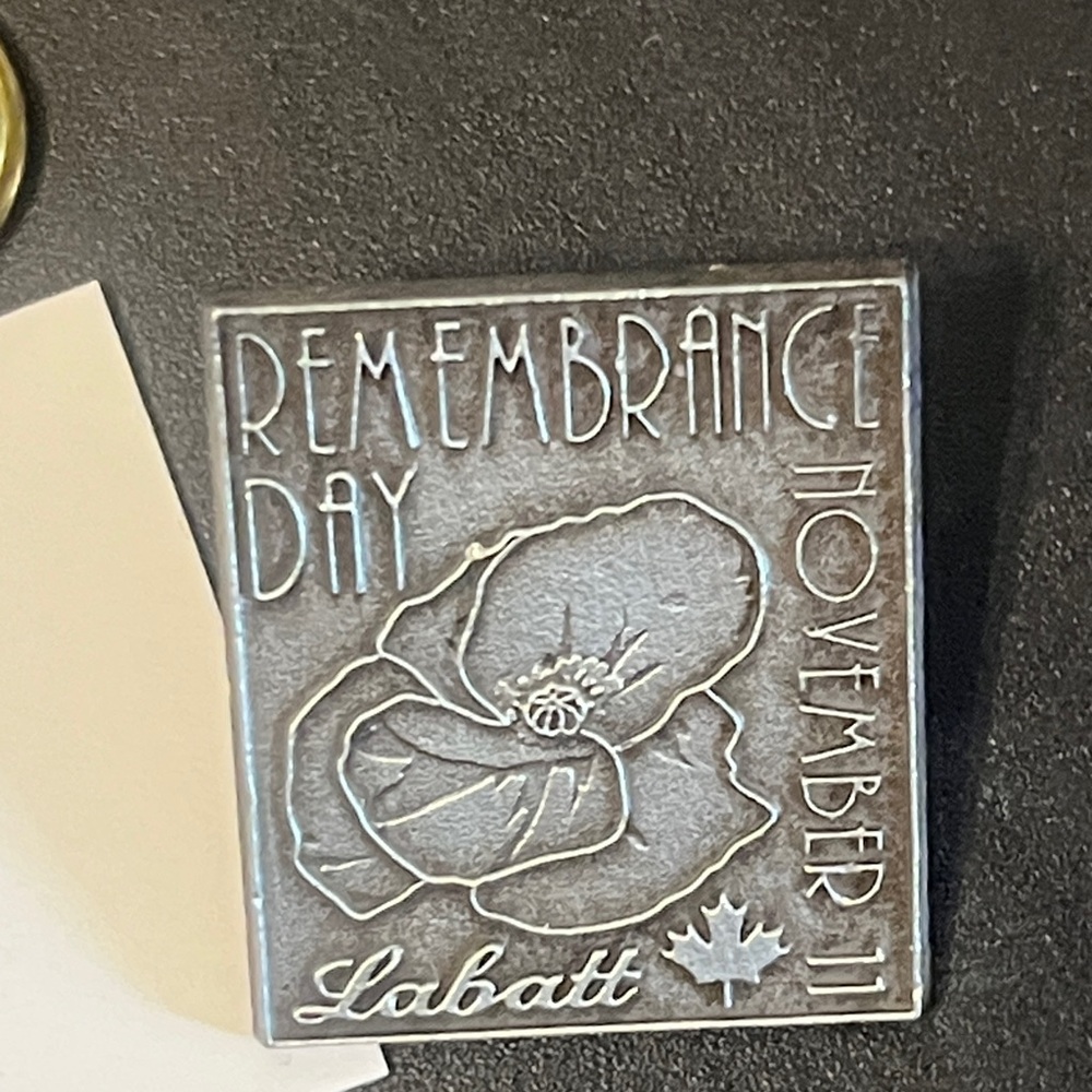 Labatt Remembrance Day Pin - Picture 4 of 5